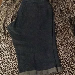 Riders By Lee worn womens cuffed capris